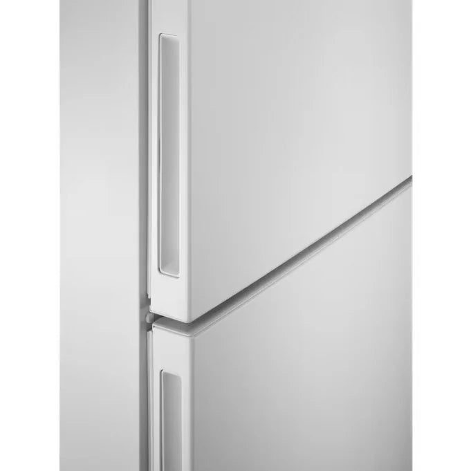 Electrolux LNT5ME32W1 60cm Frost Free Freestanding Fridge Freezer - White