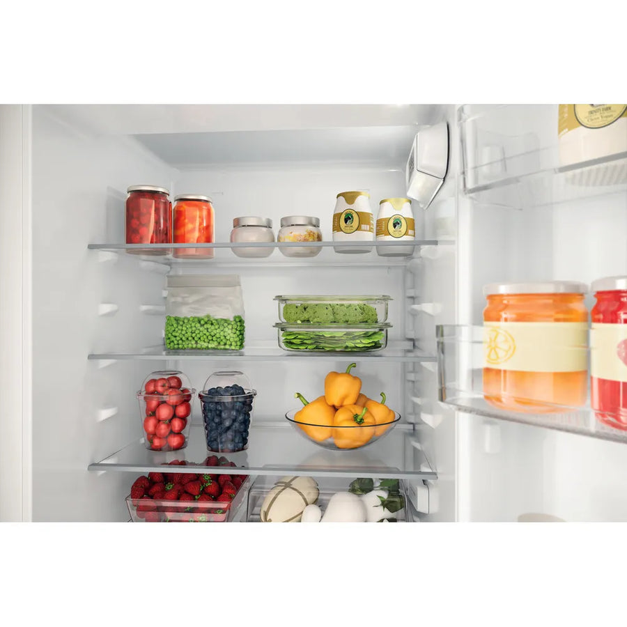 Hotpoint HTC18D011A1 Integrated low Frost 70/30 Fridge Freezer [Sliding Door Installation]