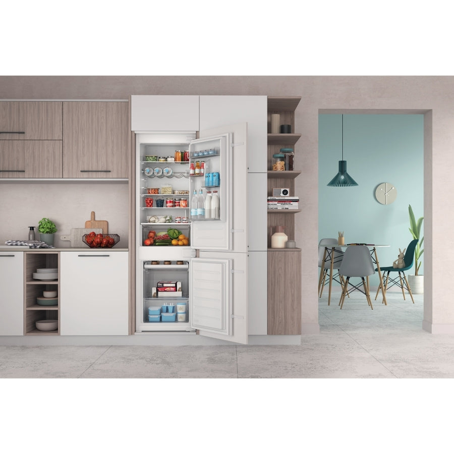 Indesit INC18D01B1 Integrated 70/30 low frost fridge freezer [sliding door]