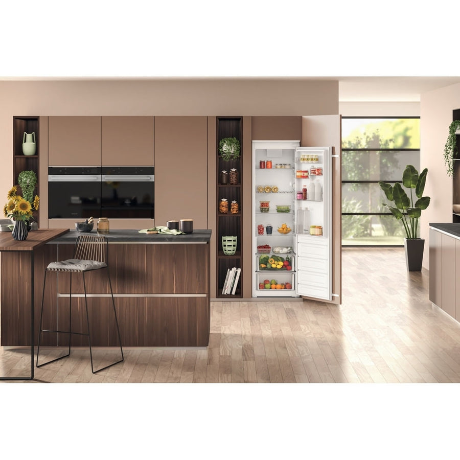 Hotpoint HTSD18A011A1 Built-in Tall Larder Fridge [sliding hinge]