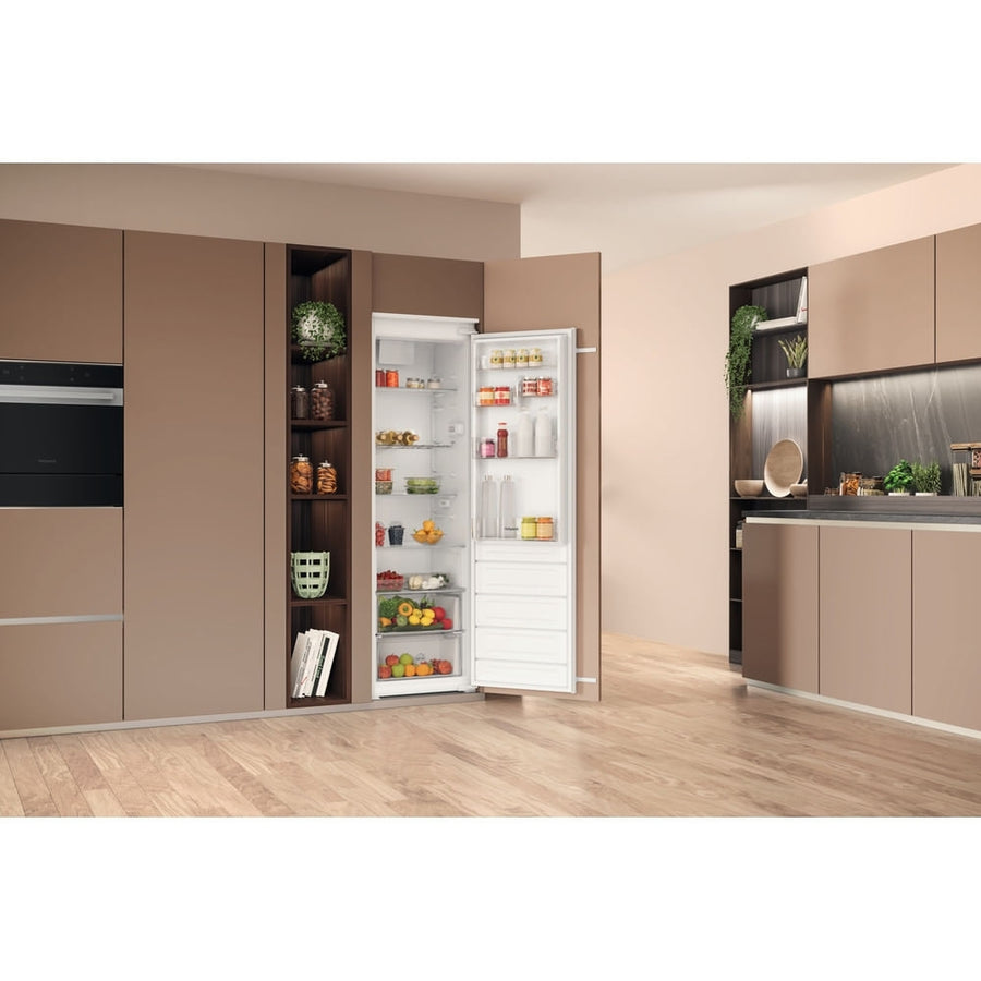 Hotpoint HTSD18A011A1 Built-in Tall Larder Fridge [sliding hinge]