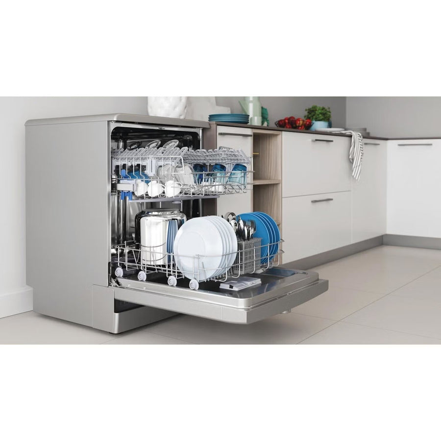 Indesit D2FHK26SUK Fast&Clean 14 place setting dishwasher - Silver