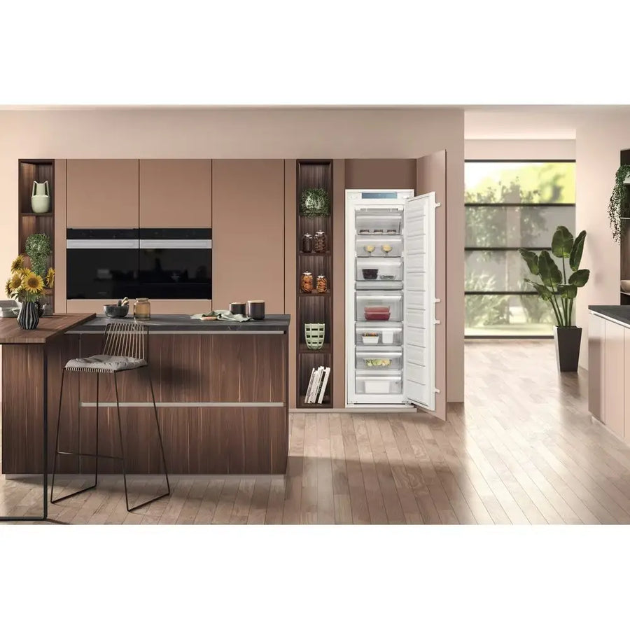 Hotpoint HTSD18F013H1 Built-in Tall Frost free Freezer [sliding hinge]
