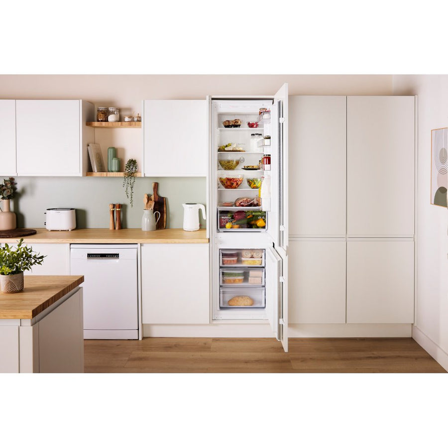 Bosch KIN96NSE0G 60/40 193cm tall Built-In Fridge Freezer