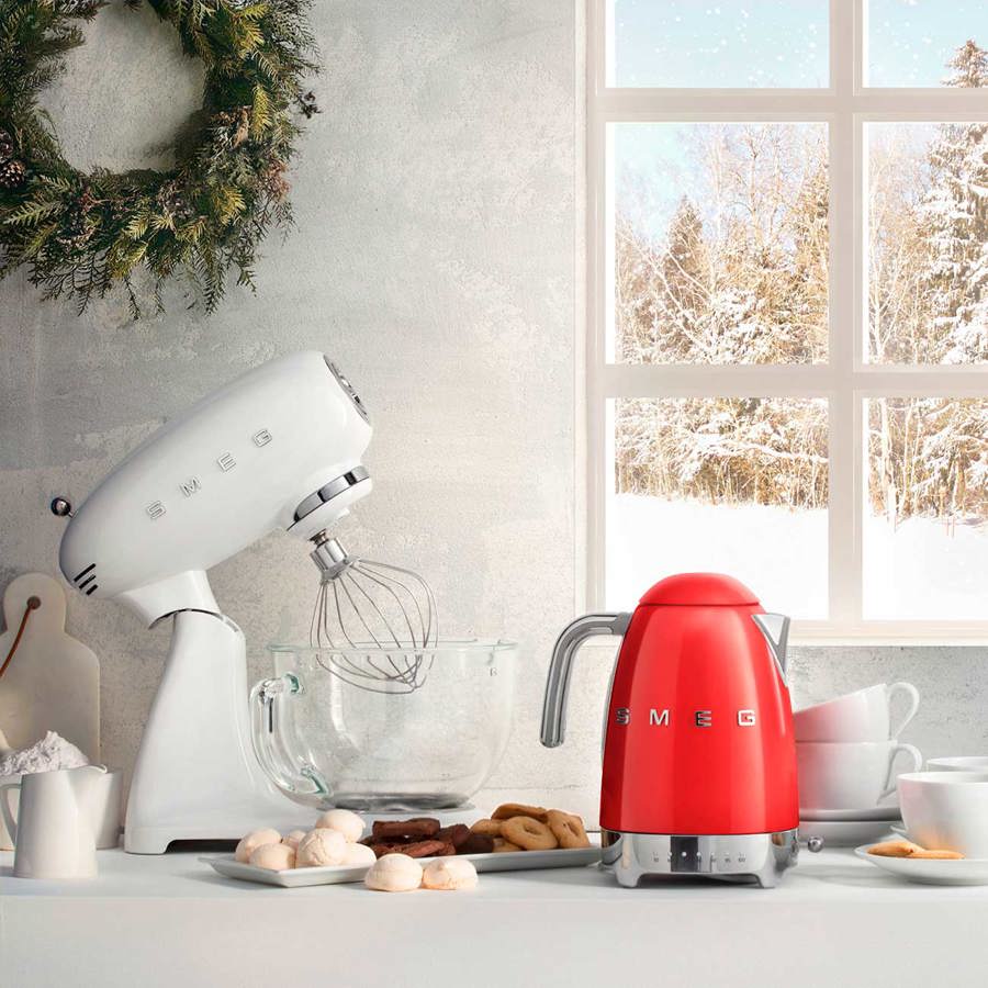 Smeg KLF04RDUK Variable temperature 50s style kettle - Red